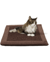 Katze liegt auf Kratzkissen in der Farbe Braun - Happy Scratchy