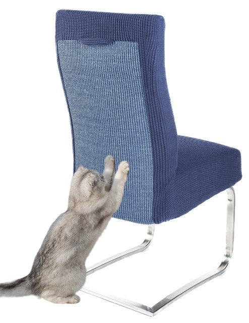 Katze kratzt an Stuhlhusse blau mit Kratzmatte - Happy Scratchy
